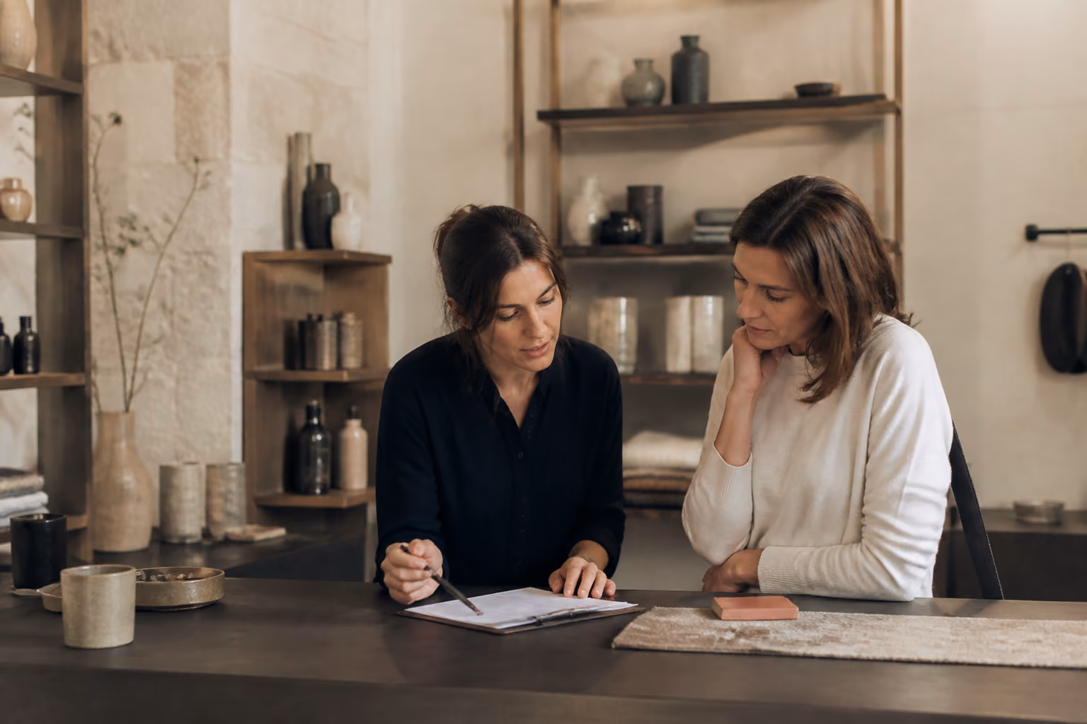 Une équipe en formation autour d’une table