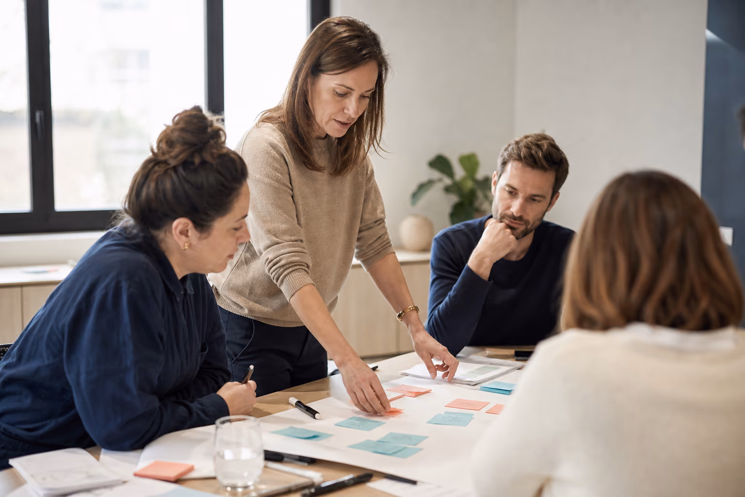 Illustration éditoriale de la formation : Optimiser la santé mentale et le bien-être au travail.